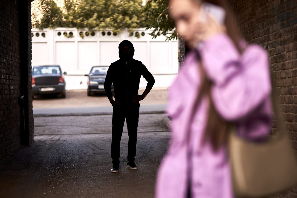 Una Donna Vittima di Atti Persecutori o Stalking