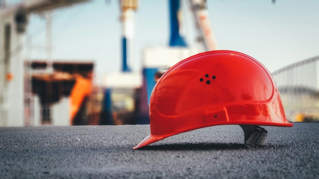 Infortunio sul lavoro - Elmetto di un lavoratore - Omicidio e lesioni colpose sul lavoro - Morti Bianche