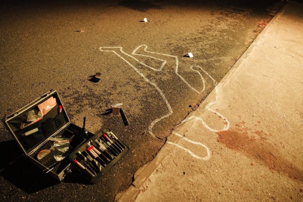 Reato di Omicidio - La sagoma a terra della vittima di Omicidio